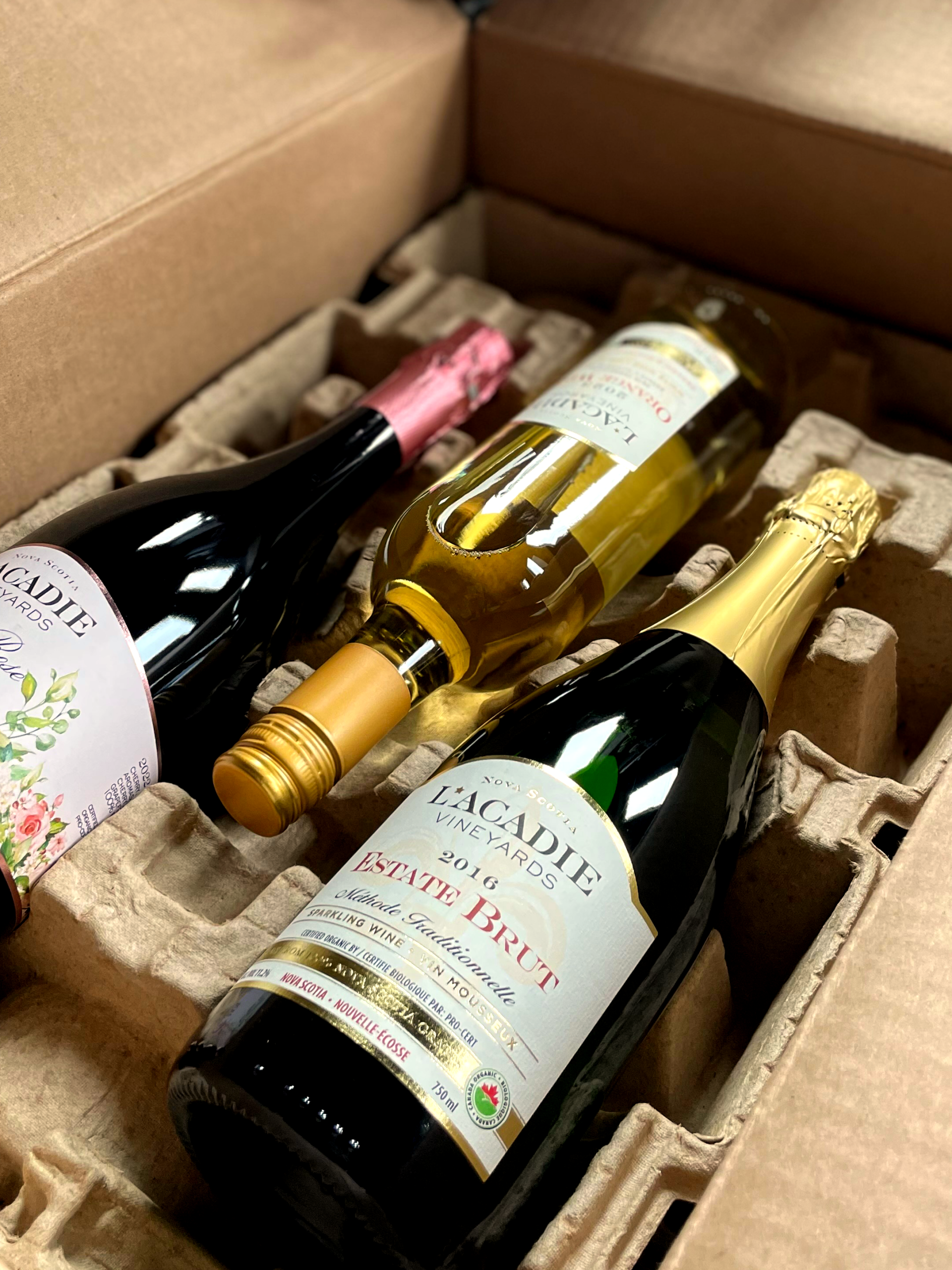 Temperature-controlled wine delivery across Canada. Organic and vegan wine