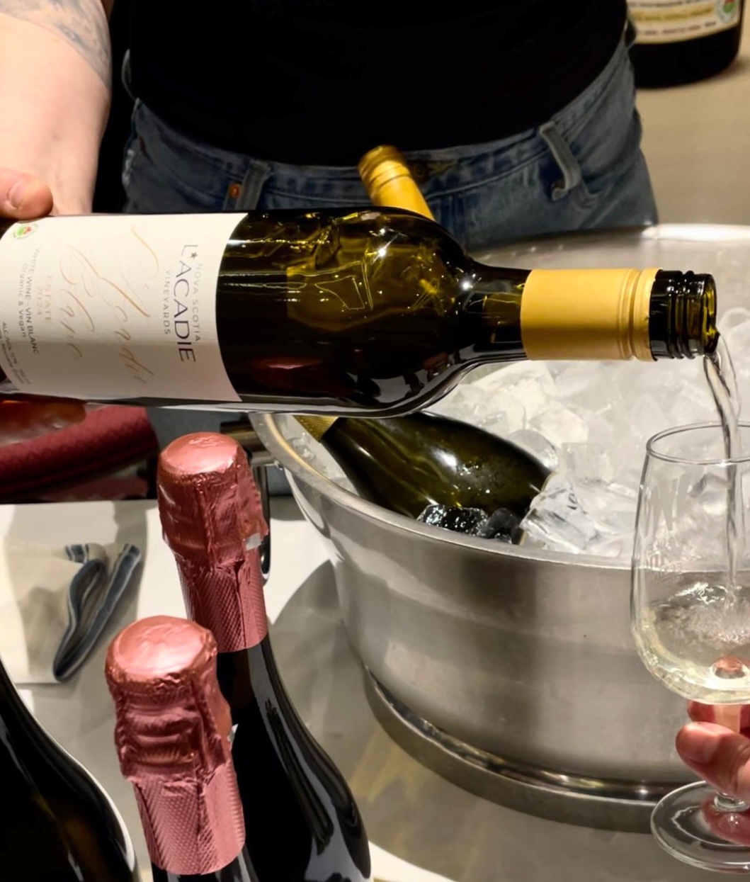 L'Acadie Blanc table pour at Spring Wine Festival